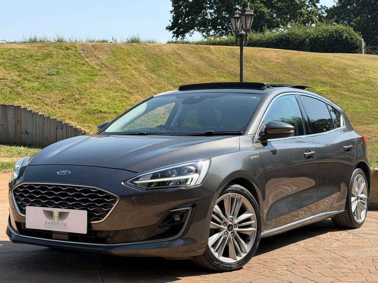 A 2018 FORD FOCUS 1.0T EcoBoost Vignale Hatchback 5dr Petrol Manual Euro 6 (s/s) (125 ps) STU A 2018 FORD FOCUS 1.0T EcoBoost Vignale Hatchback 5dr Petrol Manual Euro 6 (s/s) (125 ps) STU