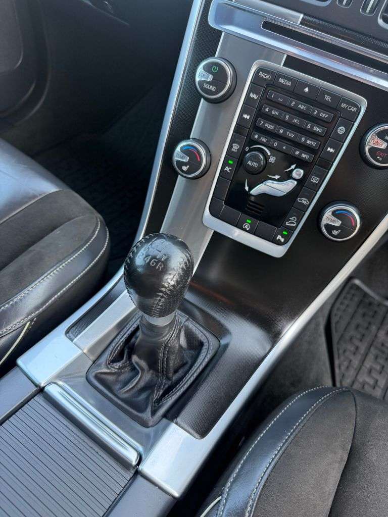 2014 VOLVO XC60 2014 VOLVO XC60
