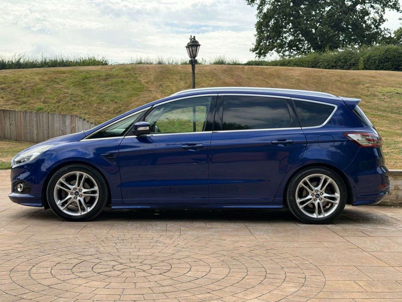 A 2016 FORD S-MAX 2.0 TDCi Titanium Sport MPV 5dr Diesel Powershift Euro 6 (s/s) (210 ps) 12 A 2016 FORD S-MAX 2.0 TDCi Titanium Sport MPV 5dr Diesel Powershift Euro 6 (s/s) (210 ps) 12