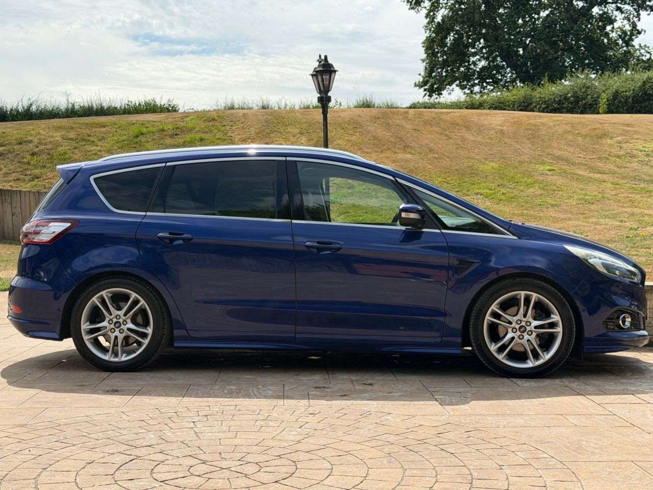 A 2016 FORD S-MAX 2.0 TDCi Titanium Sport MPV 5dr Diesel Powershift Euro 6 (s/s) (210 ps) 12 A 2016 FORD S-MAX 2.0 TDCi Titanium Sport MPV 5dr Diesel Powershift Euro 6 (s/s) (210 ps) 12