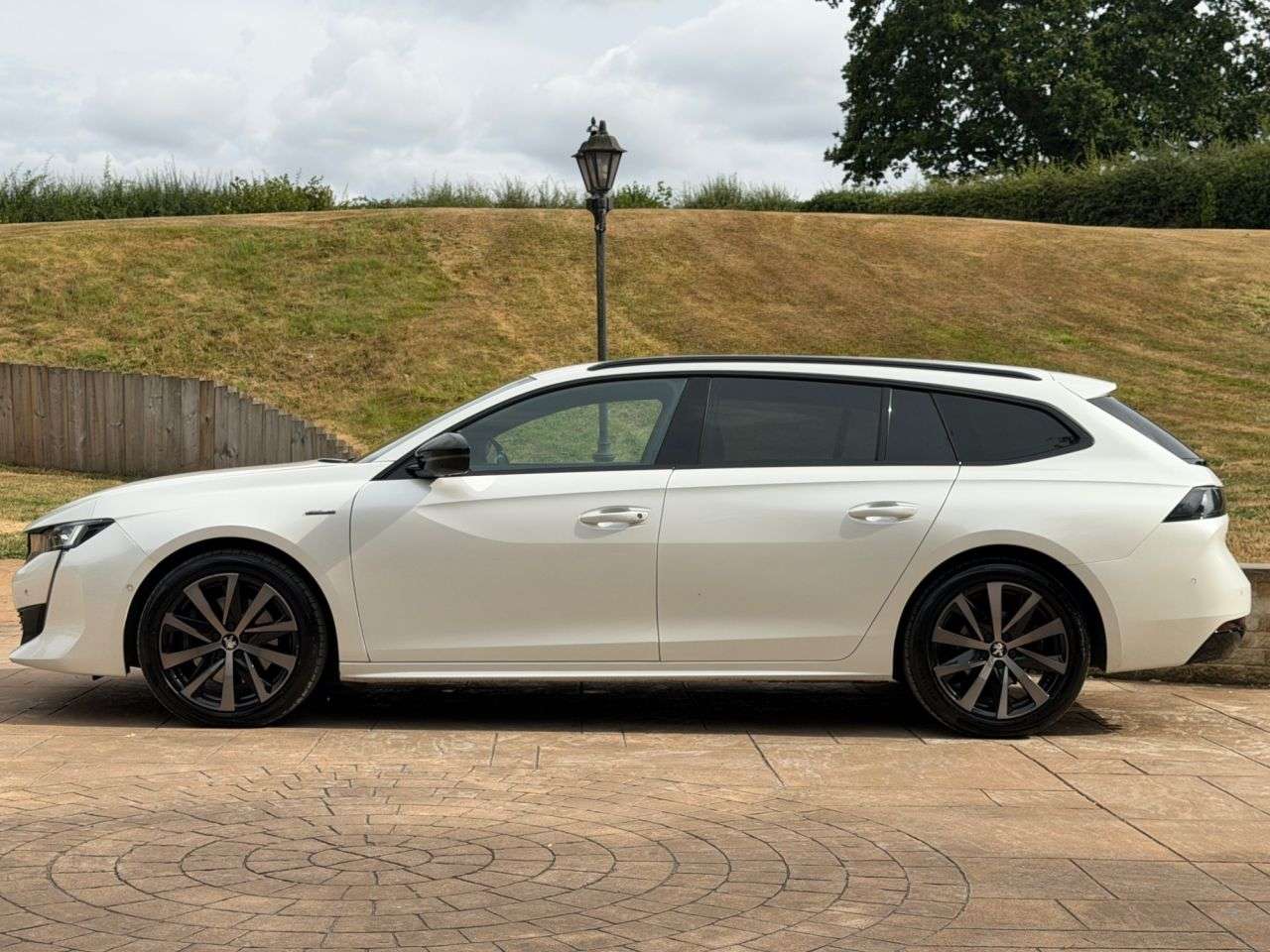 A 2019 PEUGEOT 508 SW 2.0 BlueHDi GT Line Estate 5dr Diesel EAT Euro 6 (s/s) (160 ps) PERAL WHITE A 2019 PEUGEOT 508 SW 2.0 BlueHDi GT Line Estate 5dr Diesel EAT Euro 6 (s/s) (160 ps) PERAL WHITE