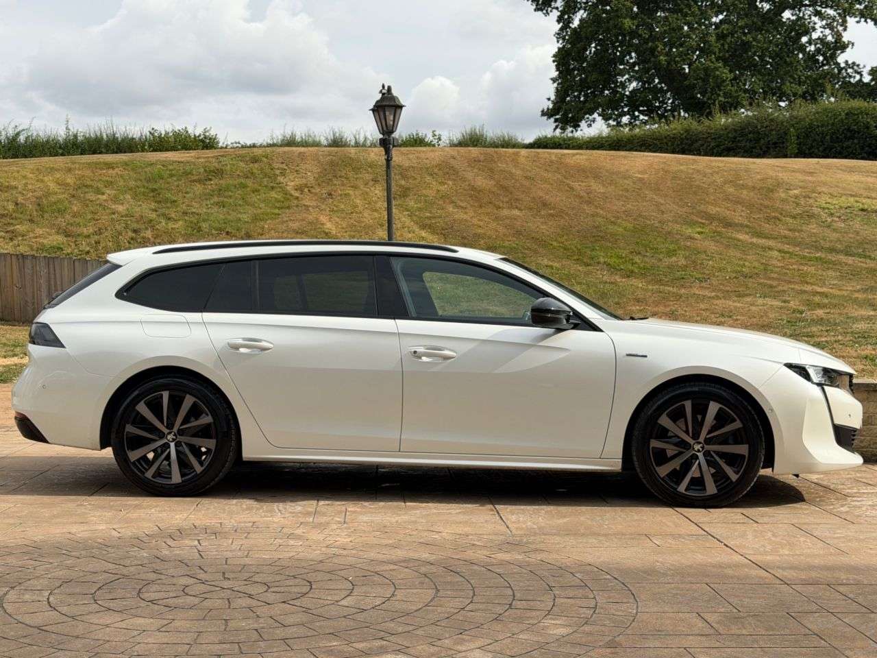 A 2019 PEUGEOT 508 SW 2.0 BlueHDi GT Line Estate 5dr Diesel EAT Euro 6 (s/s) (160 ps) PERAL WHITE A 2019 PEUGEOT 508 SW 2.0 BlueHDi GT Line Estate 5dr Diesel EAT Euro 6 (s/s) (160 ps) PERAL WHITE