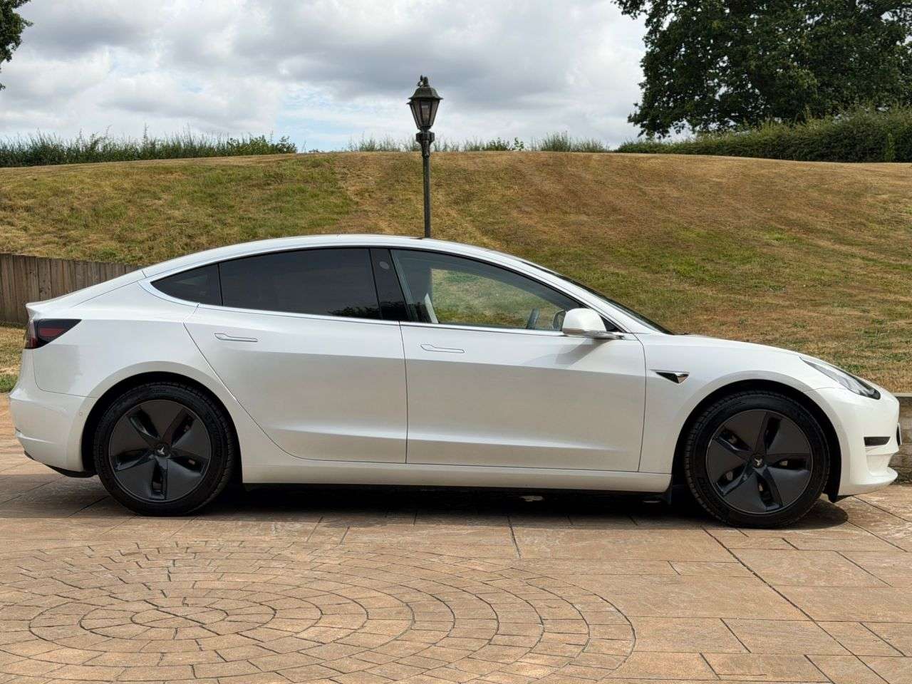 A 2020 TESLA MODEL 3 (Dual Motor) Long Range Saloon 4dr Electric Auto 4WDE (346 ps) LONG RANGE. A 2020 TESLA MODEL 3 (Dual Motor) Long Range Saloon 4dr Electric Auto 4WDE (346 ps) LONG RANGE.