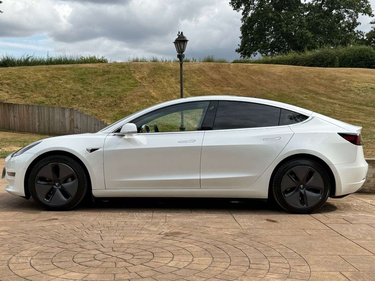 A 2020 TESLA MODEL 3 (Dual Motor) Long Range Saloon 4dr Electric Auto 4WDE (346 ps) LONG RANGE. A 2020 TESLA MODEL 3 (Dual Motor) Long Range Saloon 4dr Electric Auto 4WDE (346 ps) LONG RANGE.