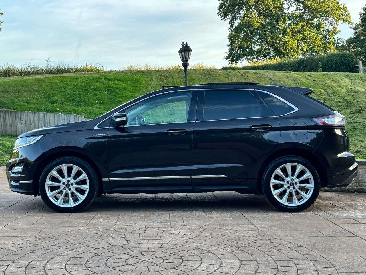A 2017 FORD EDGE 2.0 TDCi Vignale SUV 5dr Diesel Powershift AWD Euro 6 (s/s) (210 ps) 12 MON A 2017 FORD EDGE 2.0 TDCi Vignale SUV 5dr Diesel Powershift AWD Euro 6 (s/s) (210 ps) 12 MON