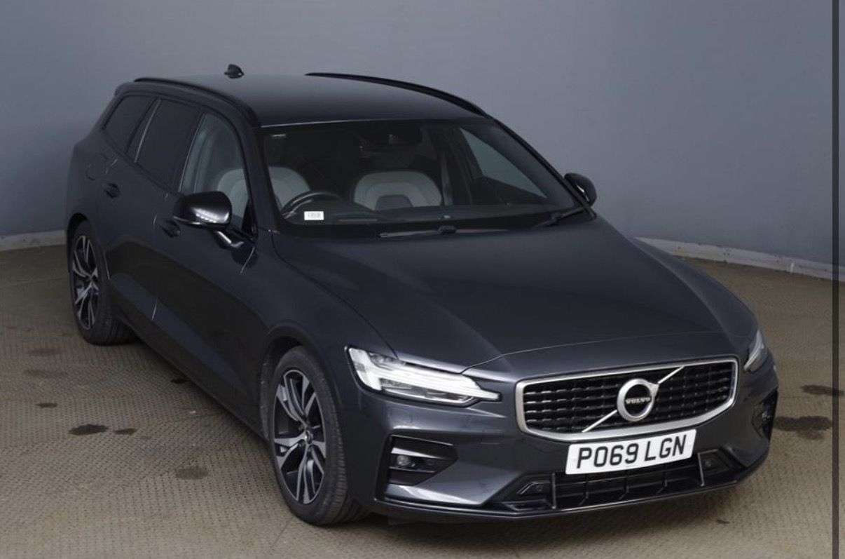 A 2019 VOLVO V60 2.0 D4 R-Design Plus Estate 5dr Diesel Manual Euro 6 (s/s) (190 ps) 1 FORME A 2019 VOLVO V60 2.0 D4 R-Design Plus Estate 5dr Diesel Manual Euro 6 (s/s) (190 ps) 1 FORME