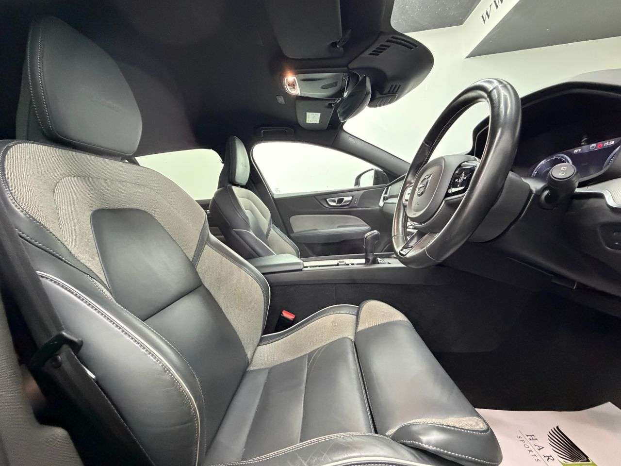A 2019 VOLVO V60 2.0 D4 R-Design Plus Estate 5dr Diesel Manual Euro 6 (s/s) (190 ps) 1 FORME A 2019 VOLVO V60 2.0 D4 R-Design Plus Estate 5dr Diesel Manual Euro 6 (s/s) (190 ps) 1 FORME