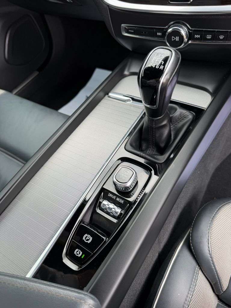 2019 VOLVO V60 2019 VOLVO V60