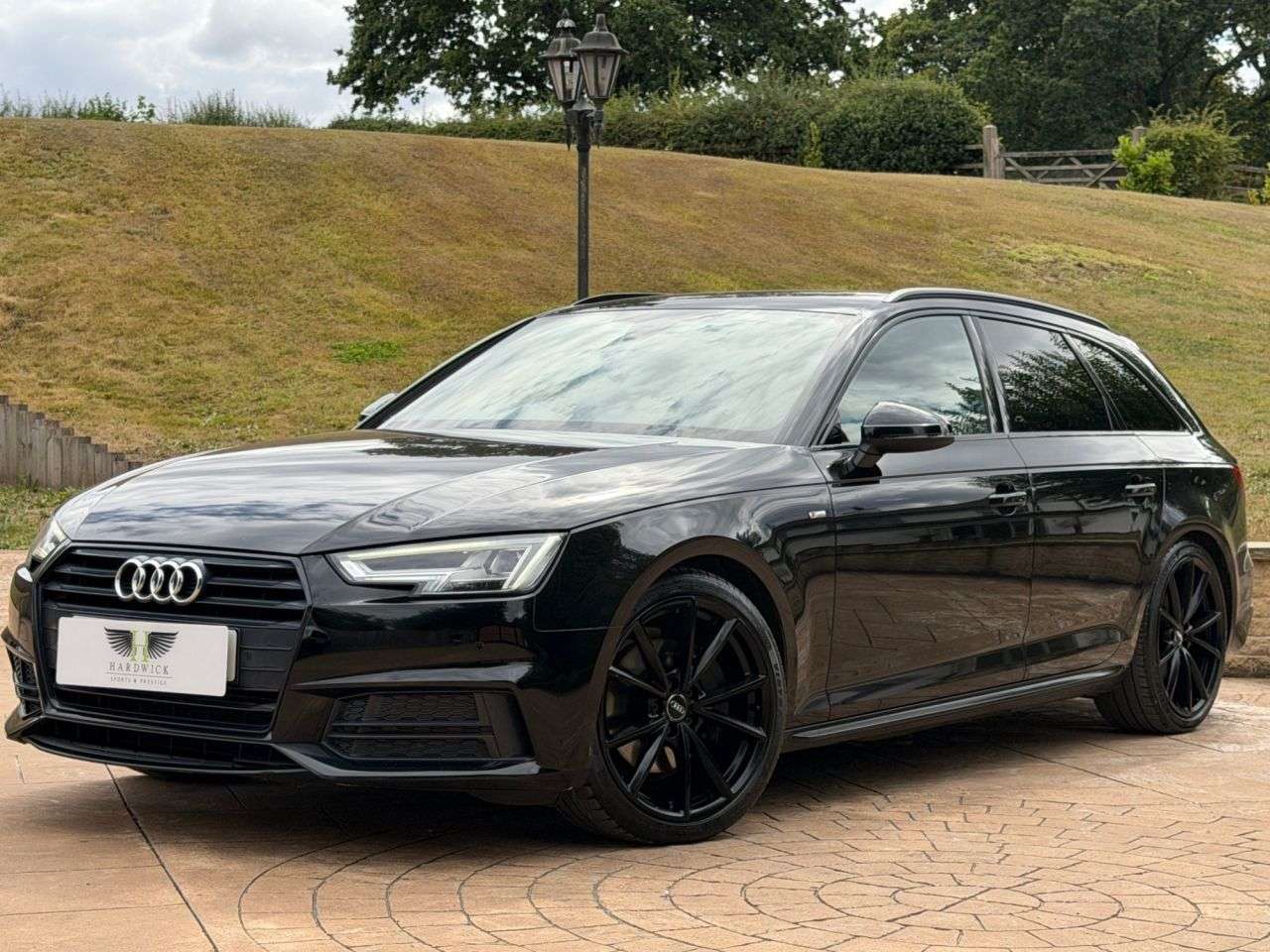 A 2017 AUDI A4 AVANT 2.0 TDI ultra S line Estate 5dr Diesel S Tronic Euro 6 (s/s) (190 ps) UKLEZ A 2017 AUDI A4 AVANT 2.0 TDI ultra S line Estate 5dr Diesel S Tronic Euro 6 (s/s) (190 ps) UKLEZ