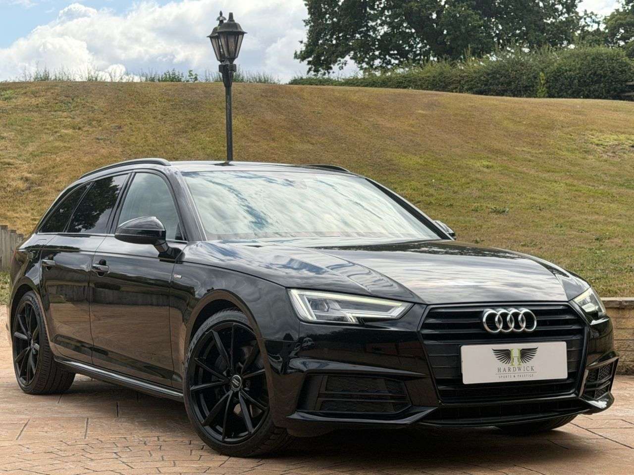 A 2017 AUDI A4 AVANT 2.0 TDI ultra S line Estate 5dr Diesel S Tronic Euro 6 (s/s) (190 ps) UKLEZ A 2017 AUDI A4 AVANT 2.0 TDI ultra S line Estate 5dr Diesel S Tronic Euro 6 (s/s) (190 ps) UKLEZ