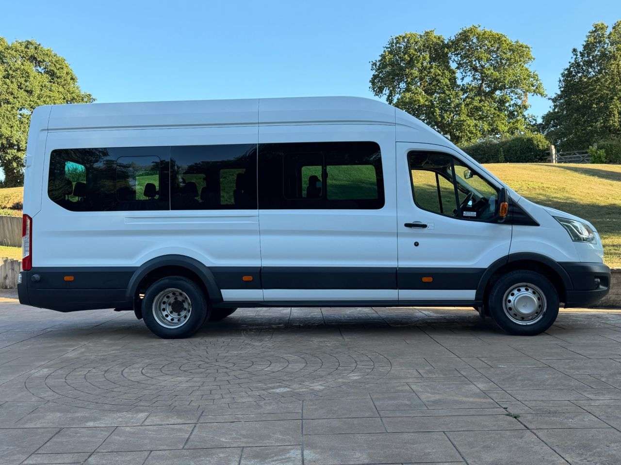 A 2017 FORD TRANSIT 2.2 TDCi 460 HDT Trend Minibus 5dr Diesel Manual L4 H3 (18 seats) (196 g/km A 2017 FORD TRANSIT 2.2 TDCi 460 HDT Trend Minibus 5dr Diesel Manual L4 H3 (18 seats) (196 g/km
