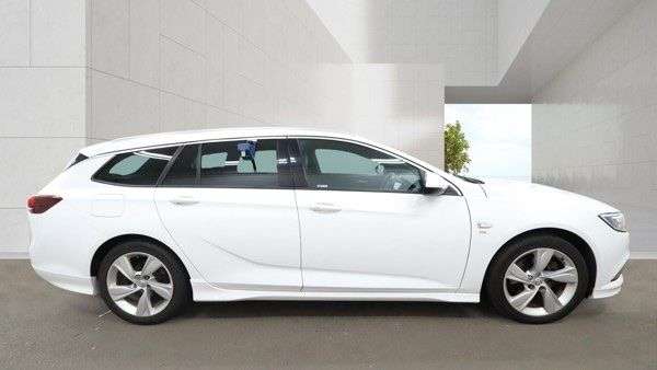 A 2017 VAUXHALL INSIGNIA 2.0 Turbo D BlueInjection SRi VX Line Nav Sports Tourer 5dr Diesel Manual E A 2017 VAUXHALL INSIGNIA 2.0 Turbo D BlueInjection SRi VX Line Nav Sports Tourer 5dr Diesel Manual E