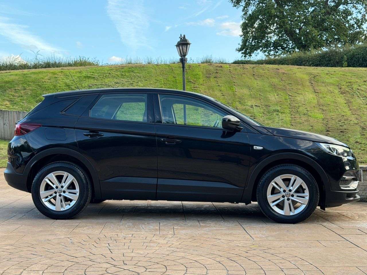 A 2018 VAUXHALL GRANDLAND X 1.5 Turbo D BlueInjection SE SUV 5dr Diesel Manual Euro 6 (s/s) (130 ps) UL A 2018 VAUXHALL GRANDLAND X 1.5 Turbo D BlueInjection SE SUV 5dr Diesel Manual Euro 6 (s/s) (130 ps) UL