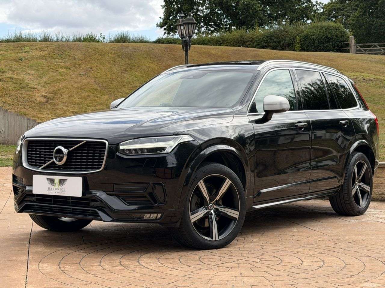 A 2017 VOLVO XC90 2.0 D5 PowerPulse R-Design SUV 5dr Diesel Auto 4WD Euro 6 (s/s) (235 ps) CO A 2017 VOLVO XC90 2.0 D5 PowerPulse R-Design SUV 5dr Diesel Auto 4WD Euro 6 (s/s) (235 ps) CO