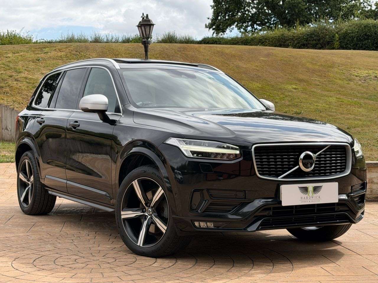 A 2017 VOLVO XC90 2.0 D5 PowerPulse R-Design SUV 5dr Diesel Auto 4WD Euro 6 (s/s) (235 ps) CO A 2017 VOLVO XC90 2.0 D5 PowerPulse R-Design SUV 5dr Diesel Auto 4WD Euro 6 (s/s) (235 ps) CO