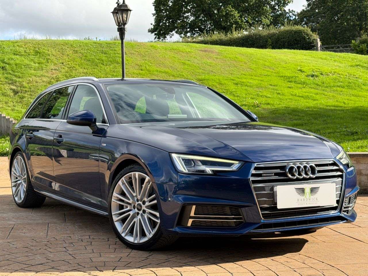 A 2017 AUDI A4 AVANT 3.0 TDI V6 S line Estate 5dr Diesel Tiptronic quattro Euro 6 (s/s) (272 ps) A 2017 AUDI A4 AVANT 3.0 TDI V6 S line Estate 5dr Diesel Tiptronic quattro Euro 6 (s/s) (272 ps)