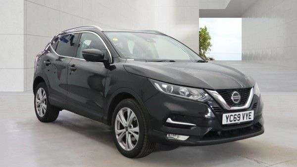 A 2019 NISSAN QASHQAI 1.3 DIG-T N-Connecta SUV 5dr Petrol Manual Euro 6 (s/s) (140 ps) PAN ROOF-R A 2019 NISSAN QASHQAI 1.3 DIG-T N-Connecta SUV 5dr Petrol Manual Euro 6 (s/s) (140 ps) PAN ROOF-R