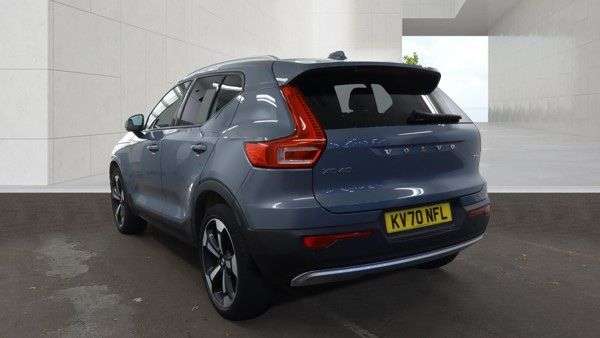 2020 VOLVO XC40 2020 VOLVO XC40