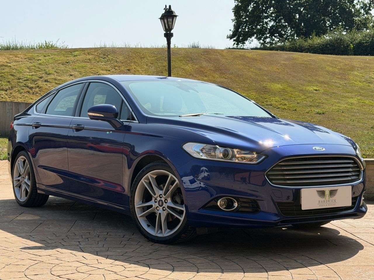 A 2015 FORD MONDEO 2.0 TDCi Titanium Hatchback 5dr Diesel Manual Euro 6 (s/s) (180 ps) FSH-SAT A 2015 FORD MONDEO 2.0 TDCi Titanium Hatchback 5dr Diesel Manual Euro 6 (s/s) (180 ps) FSH-SAT