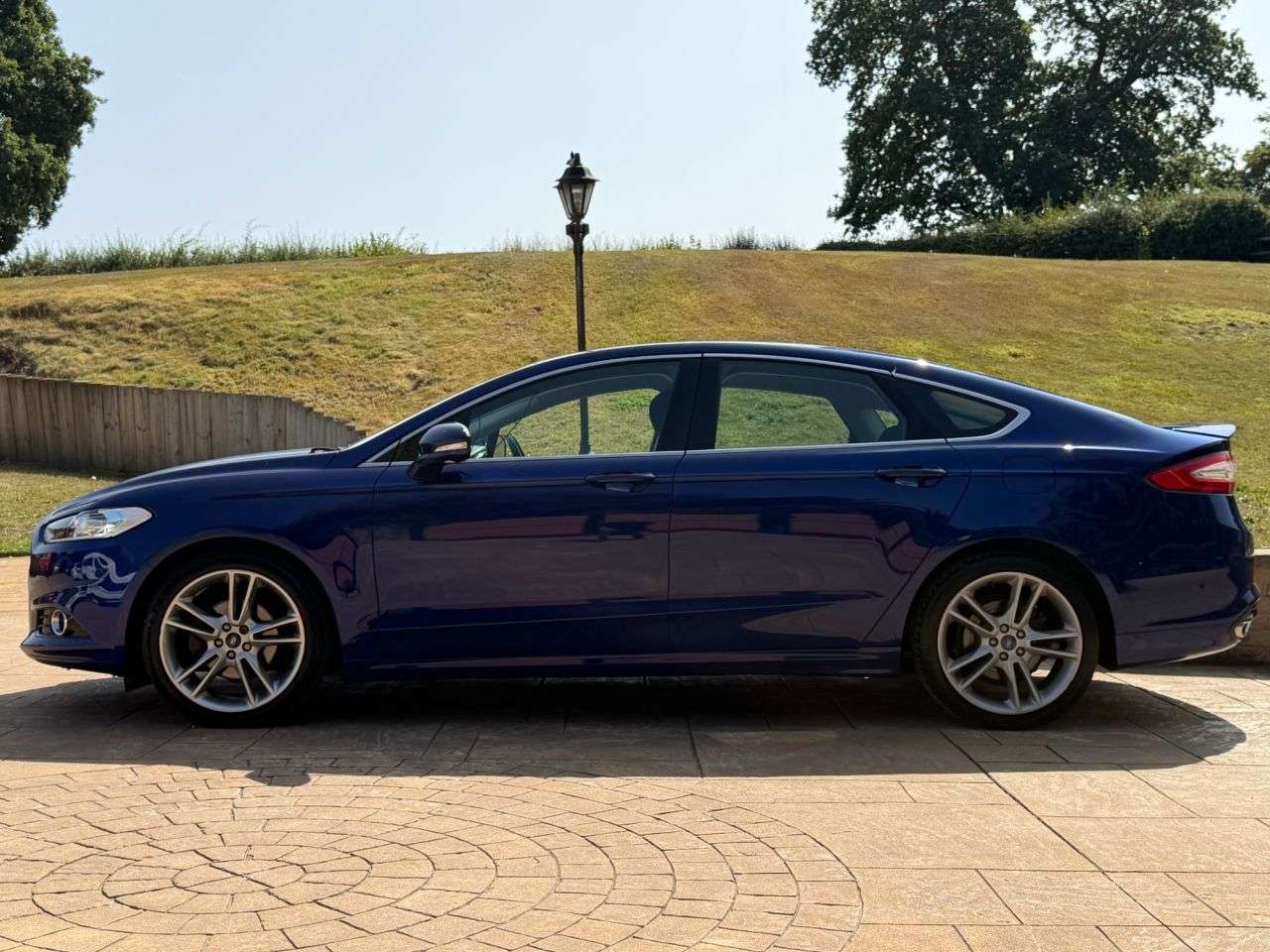 A 2015 FORD MONDEO 2.0 TDCi Titanium Hatchback 5dr Diesel Manual Euro 6 (s/s) (180 ps) FSH-SAT A 2015 FORD MONDEO 2.0 TDCi Titanium Hatchback 5dr Diesel Manual Euro 6 (s/s) (180 ps) FSH-SAT