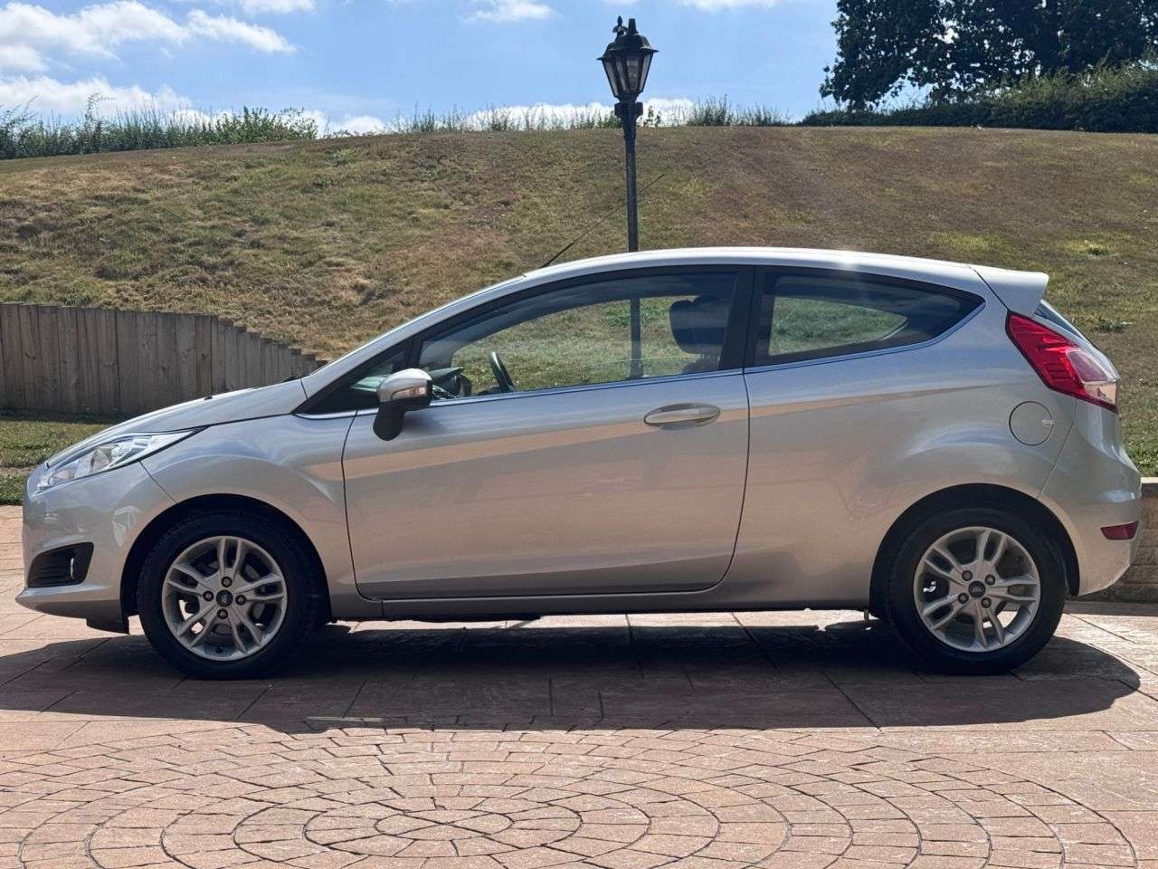 A 2015 FORD FIESTA 1.0T EcoBoost Zetec Hatchback 3dr Petrol Powershift Euro 5 (100 ps) A 2015 FORD FIESTA 1.0T EcoBoost Zetec Hatchback 3dr Petrol Powershift Euro 5 (100 ps)