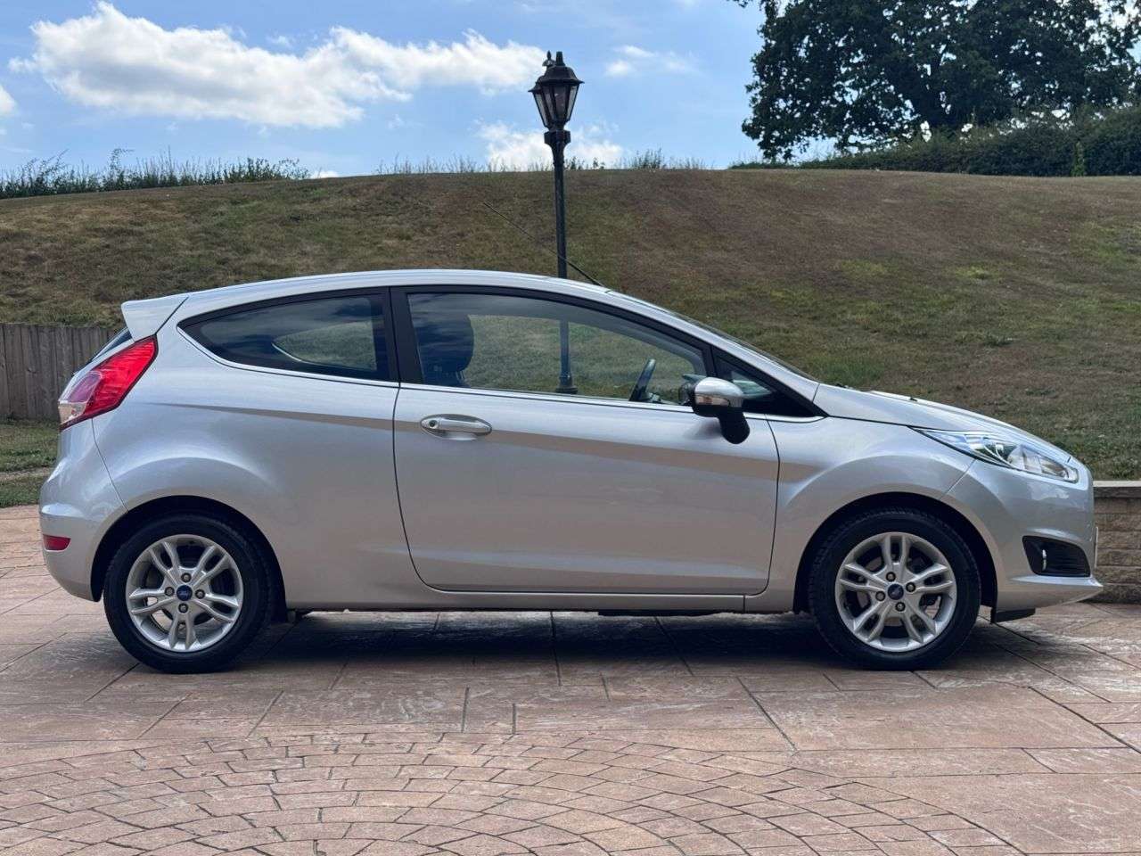 A 2015 FORD FIESTA 1.0T EcoBoost Zetec Hatchback 3dr Petrol Powershift Euro 5 (100 ps) A 2015 FORD FIESTA 1.0T EcoBoost Zetec Hatchback 3dr Petrol Powershift Euro 5 (100 ps)