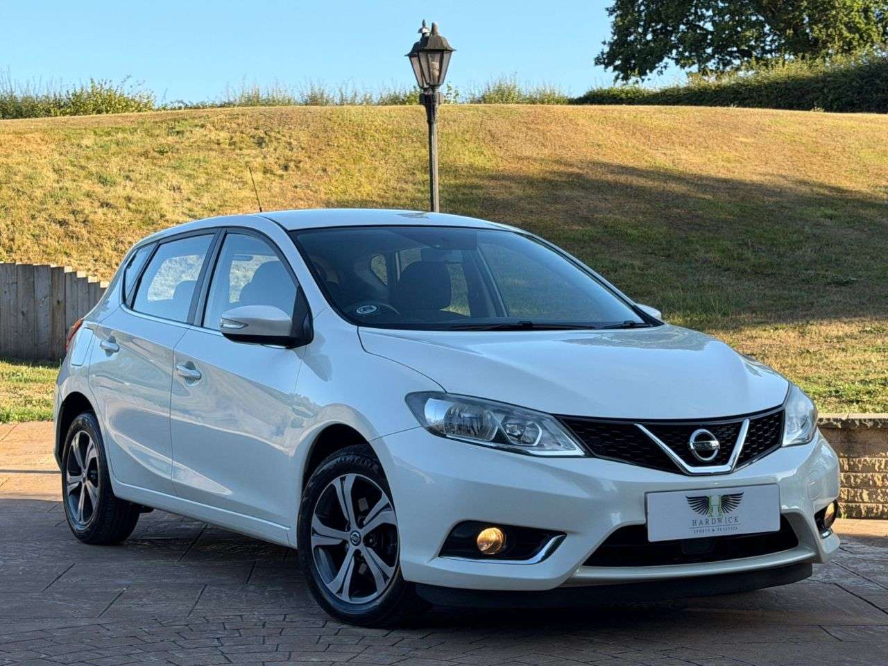 A 2015 NISSAN PULSAR 1.2 DIG-T Visia Hatchback 5dr Petrol Manual Euro 6 (s/s) (115 ps) TWO KEYS A 2015 NISSAN PULSAR 1.2 DIG-T Visia Hatchback 5dr Petrol Manual Euro 6 (s/s) (115 ps) TWO KEYS