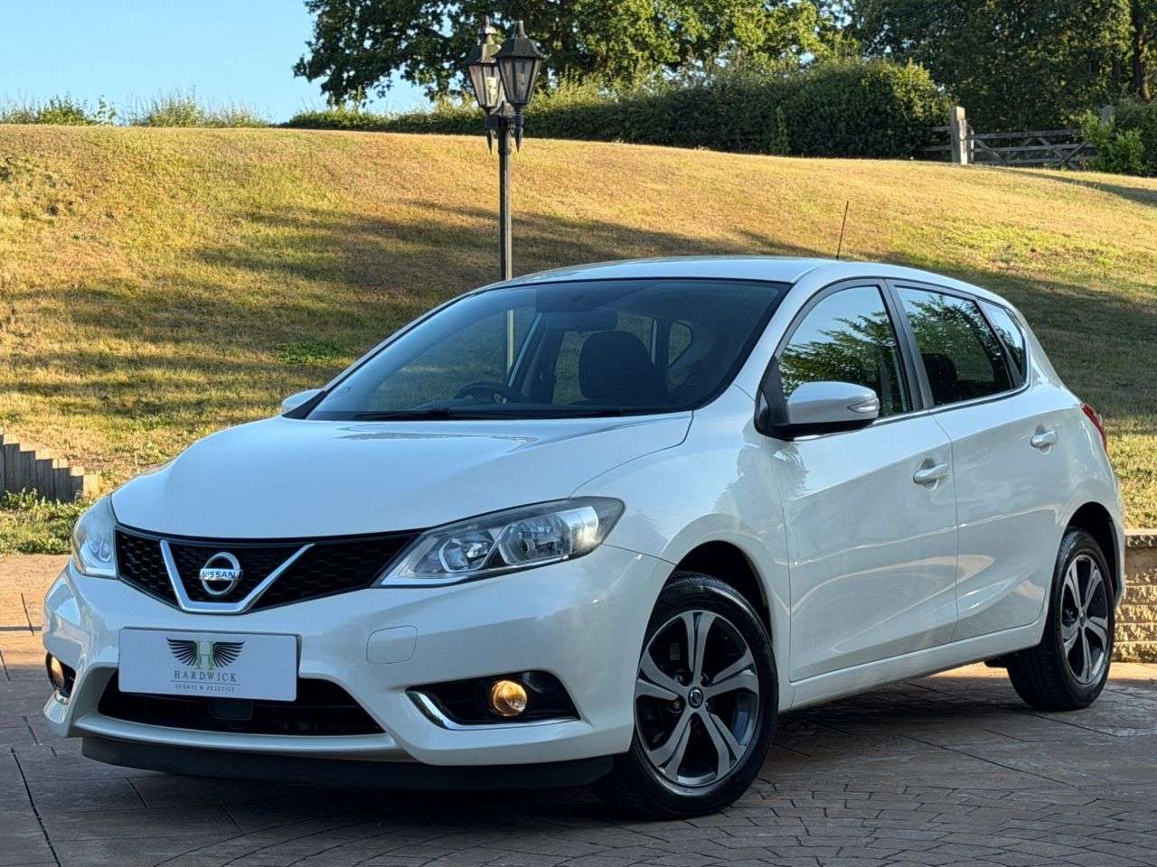 A 2015 NISSAN PULSAR 1.2 DIG-T Visia Hatchback 5dr Petrol Manual Euro 6 (s/s) (115 ps) TWO KEYS A 2015 NISSAN PULSAR 1.2 DIG-T Visia Hatchback 5dr Petrol Manual Euro 6 (s/s) (115 ps) TWO KEYS