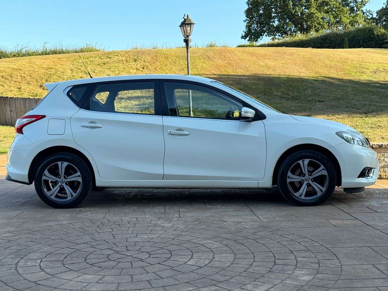 A 2015 NISSAN PULSAR 1.2 DIG-T Visia Hatchback 5dr Petrol Manual Euro 6 (s/s) (115 ps) TWO KEYS A 2015 NISSAN PULSAR 1.2 DIG-T Visia Hatchback 5dr Petrol Manual Euro 6 (s/s) (115 ps) TWO KEYS