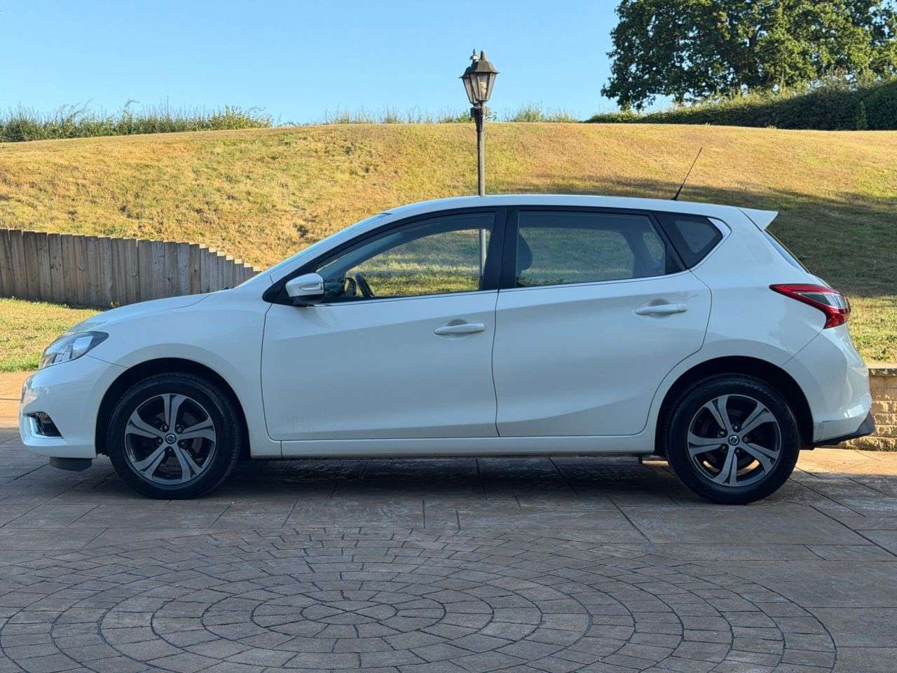 A 2015 NISSAN PULSAR 1.2 DIG-T Visia Hatchback 5dr Petrol Manual Euro 6 (s/s) (115 ps) TWO KEYS A 2015 NISSAN PULSAR 1.2 DIG-T Visia Hatchback 5dr Petrol Manual Euro 6 (s/s) (115 ps) TWO KEYS