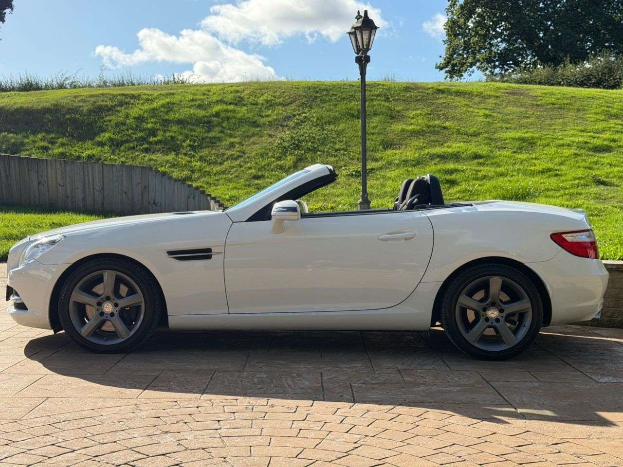 A 2014 MERCEDES-BENZ SLK 2.1 SLK250 CDI Convertible 2dr Diesel G-Tronic+ Euro 5 (s/s) (204 ps) 12 MO A 2014 MERCEDES-BENZ SLK 2.1 SLK250 CDI Convertible 2dr Diesel G-Tronic+ Euro 5 (s/s) (204 ps) 12 MO