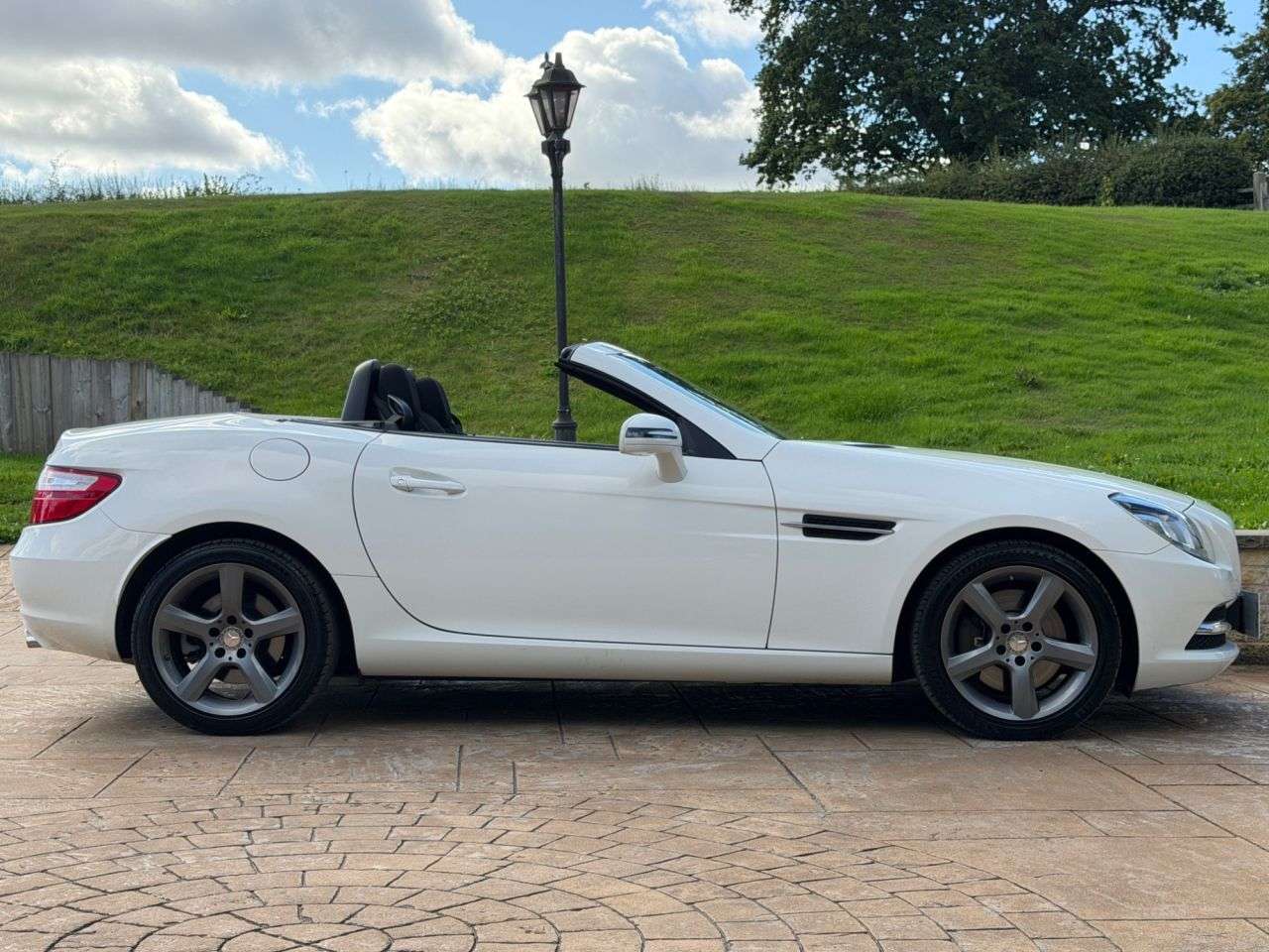 A 2014 MERCEDES-BENZ SLK 2.1 SLK250 CDI Convertible 2dr Diesel G-Tronic+ Euro 5 (s/s) (204 ps) 12 MO A 2014 MERCEDES-BENZ SLK 2.1 SLK250 CDI Convertible 2dr Diesel G-Tronic+ Euro 5 (s/s) (204 ps) 12 MO
