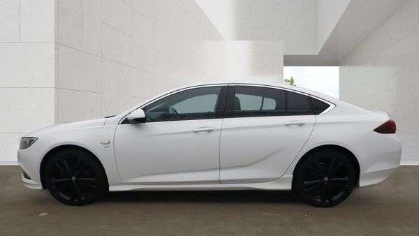 A 2018 VAUXHALL INSIGNIA 2.0 Turbo D BlueInjection SRi VX Line Nav Grand Sport 5dr Diesel Manual Eur A 2018 VAUXHALL INSIGNIA 2.0 Turbo D BlueInjection SRi VX Line Nav Grand Sport 5dr Diesel Manual Eur