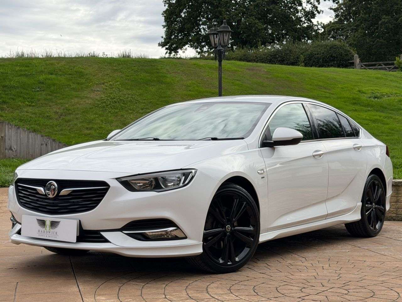 A 2018 VAUXHALL INSIGNIA 2.0 Turbo D BlueInjection SRi VX Line Nav Grand Sport 5dr Diesel Manual Eur A 2018 VAUXHALL INSIGNIA 2.0 Turbo D BlueInjection SRi VX Line Nav Grand Sport 5dr Diesel Manual Eur