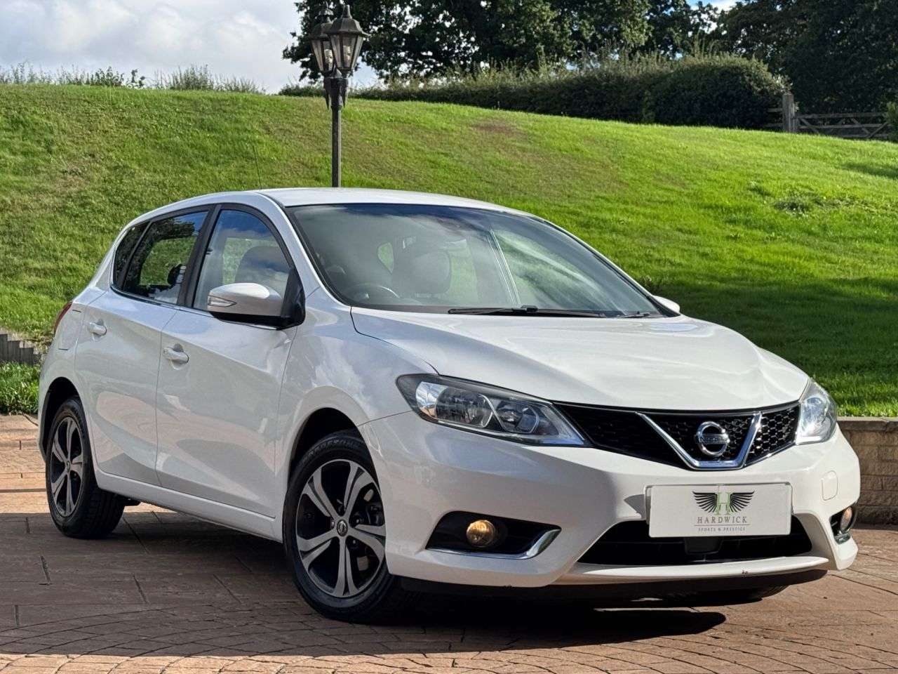 A 2017 NISSAN PULSAR 1.2 DIG-T Acenta Hatchback 5dr Petrol Manual Euro 6 (s/s) (115 ps) FULL SER A 2017 NISSAN PULSAR 1.2 DIG-T Acenta Hatchback 5dr Petrol Manual Euro 6 (s/s) (115 ps) FULL SER