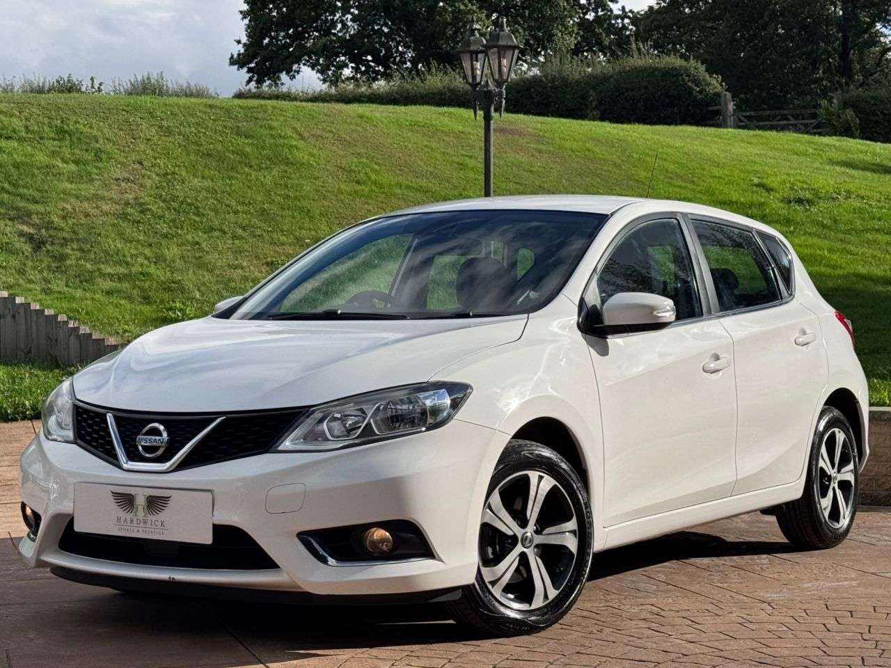 A 2017 NISSAN PULSAR 1.2 DIG-T Acenta Hatchback 5dr Petrol Manual Euro 6 (s/s) (115 ps) FULL SER A 2017 NISSAN PULSAR 1.2 DIG-T Acenta Hatchback 5dr Petrol Manual Euro 6 (s/s) (115 ps) FULL SER
