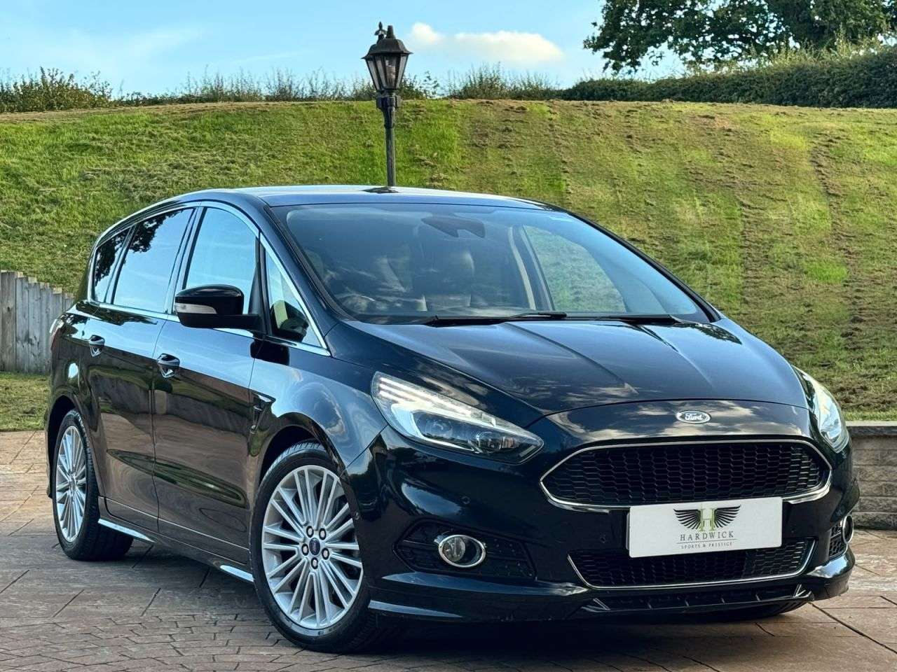 A 2016 FORD S-MAX 2.0 TDCi Titanium Sport MPV 5dr Diesel Powershift AWD Euro 6 (s/s) (180 ps) A 2016 FORD S-MAX 2.0 TDCi Titanium Sport MPV 5dr Diesel Powershift AWD Euro 6 (s/s) (180 ps)