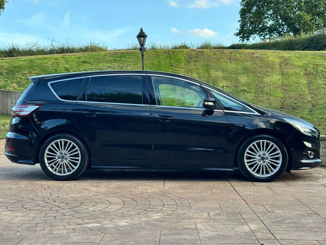 A 2016 FORD S-MAX 2.0 TDCi Titanium Sport MPV 5dr Diesel Powershift AWD Euro 6 (s/s) (180 ps) A 2016 FORD S-MAX 2.0 TDCi Titanium Sport MPV 5dr Diesel Powershift AWD Euro 6 (s/s) (180 ps)