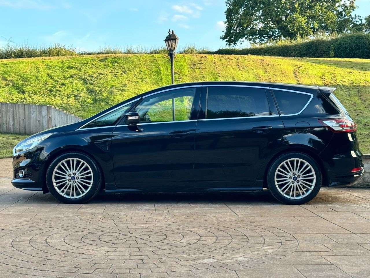 A 2016 FORD S-MAX 2.0 TDCi Titanium Sport MPV 5dr Diesel Powershift AWD Euro 6 (s/s) (180 ps) A 2016 FORD S-MAX 2.0 TDCi Titanium Sport MPV 5dr Diesel Powershift AWD Euro 6 (s/s) (180 ps)
