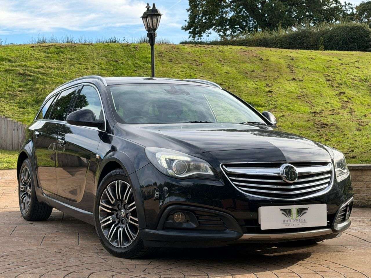 A 2014 VAUXHALL INSIGNIA 2.0 CDTi ecoFLEX Nav Country Tourer 5dr Diesel Manual 4WD Euro 5 (s/s) (163 A 2014 VAUXHALL INSIGNIA 2.0 CDTi ecoFLEX Nav Country Tourer 5dr Diesel Manual 4WD Euro 5 (s/s) (163