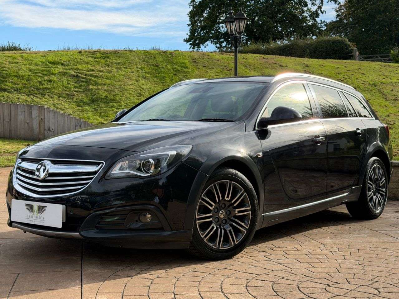 A 2014 VAUXHALL INSIGNIA 2.0 CDTi ecoFLEX Nav Country Tourer 5dr Diesel Manual 4WD Euro 5 (s/s) (163 A 2014 VAUXHALL INSIGNIA 2.0 CDTi ecoFLEX Nav Country Tourer 5dr Diesel Manual 4WD Euro 5 (s/s) (163