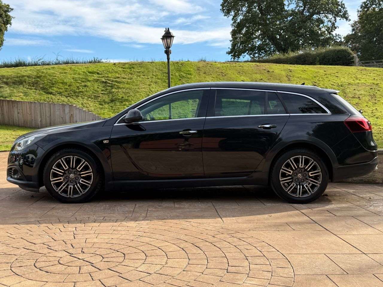 A 2014 VAUXHALL INSIGNIA 2.0 CDTi ecoFLEX Nav Country Tourer 5dr Diesel Manual 4WD Euro 5 (s/s) (163 A 2014 VAUXHALL INSIGNIA 2.0 CDTi ecoFLEX Nav Country Tourer 5dr Diesel Manual 4WD Euro 5 (s/s) (163