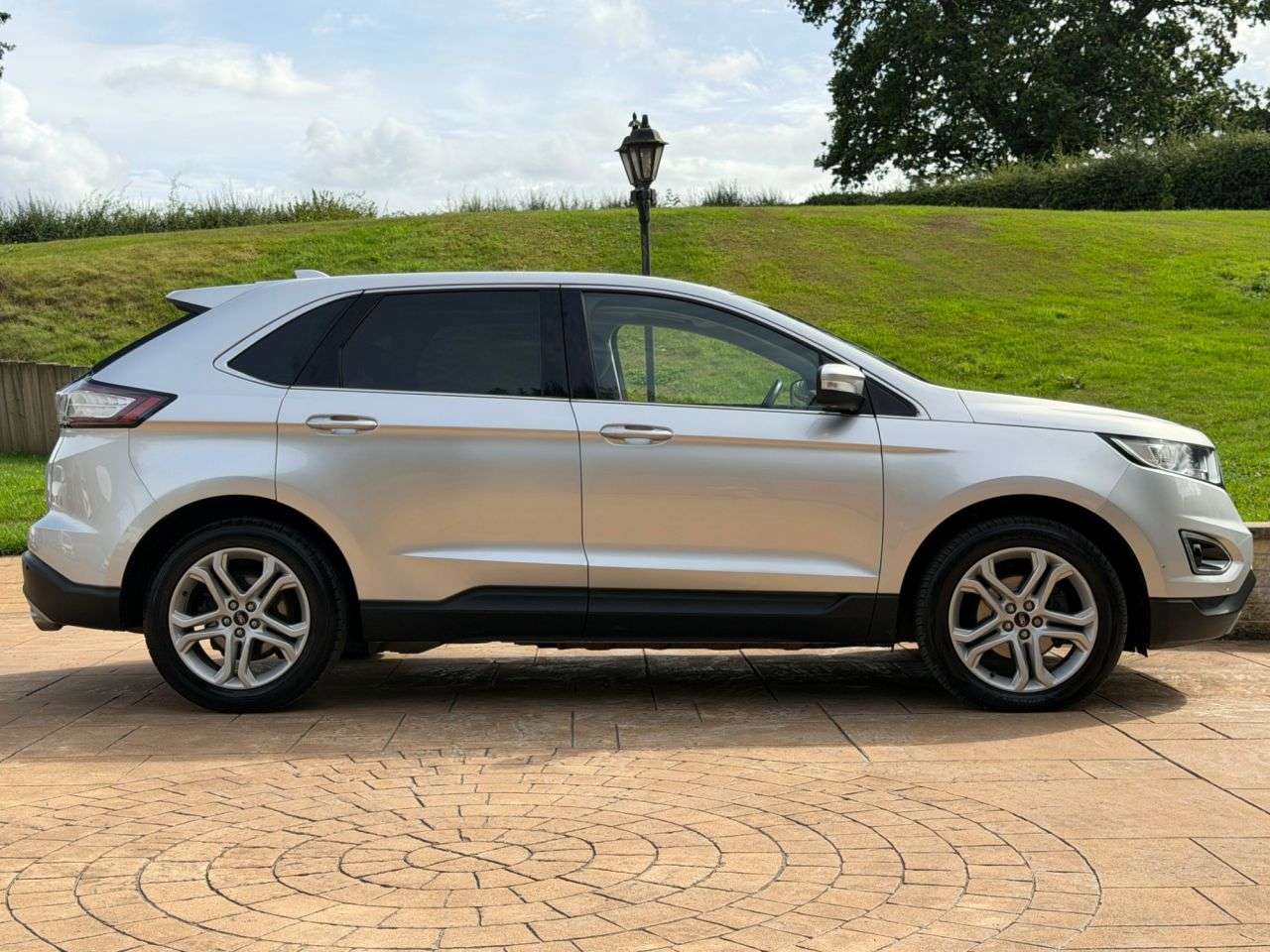 A 2017 FORD EDGE 2.0 TDCi Titanium SUV 5dr Diesel Manual AWD Euro 6 (s/s) (180 ps) TOW BAR-P A 2017 FORD EDGE 2.0 TDCi Titanium SUV 5dr Diesel Manual AWD Euro 6 (s/s) (180 ps) TOW BAR-P
