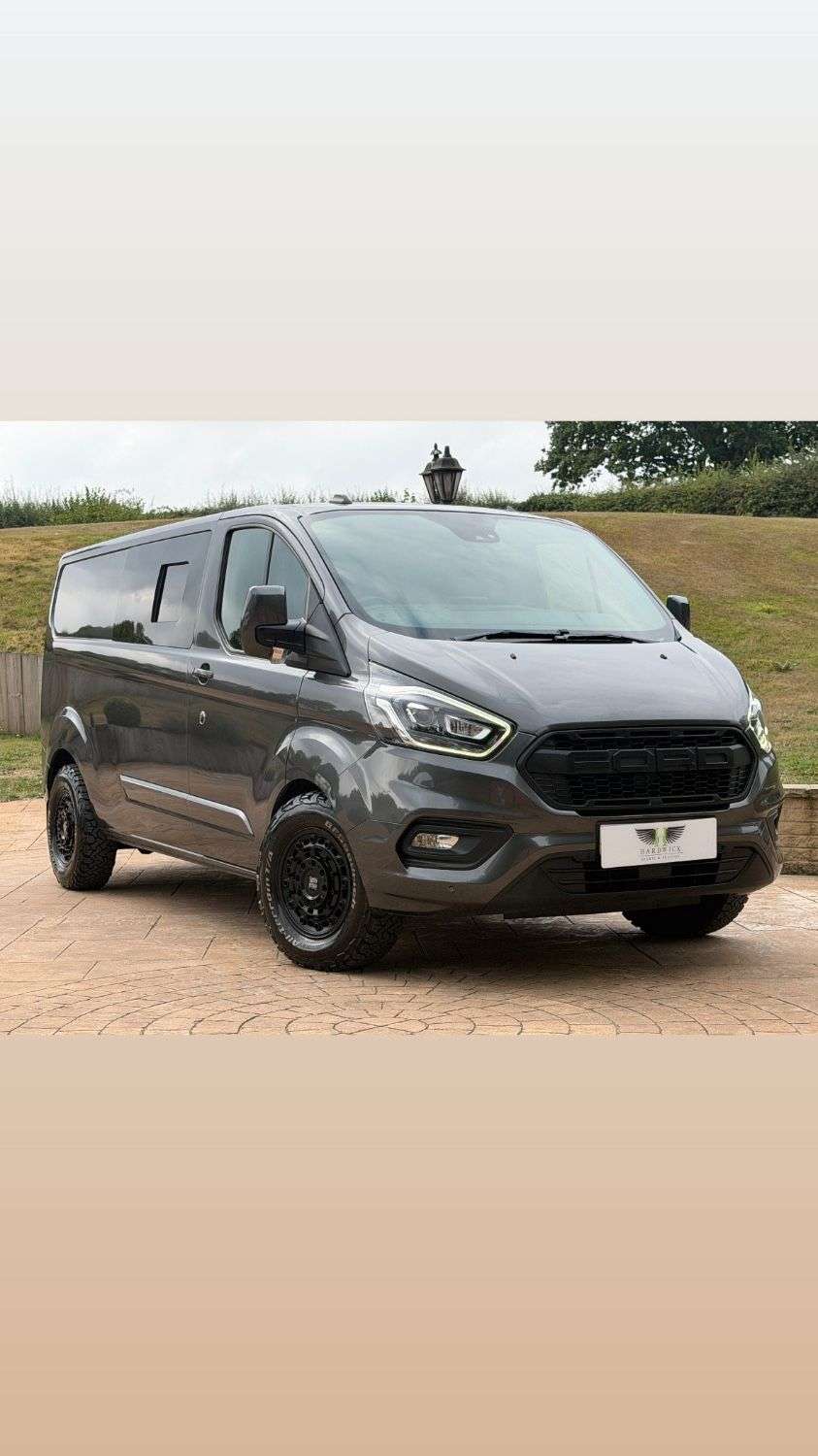 A 2022 FORD TRANSIT CUSTOM 2.0 320 EcoBlue Limited Panel Van 5dr Diesel Auto L2 H1 Euro 6 (s/s) (185 p A 2022 FORD TRANSIT CUSTOM 2.0 320 EcoBlue Limited Panel Van 5dr Diesel Auto L2 H1 Euro 6 (s/s) (185 p