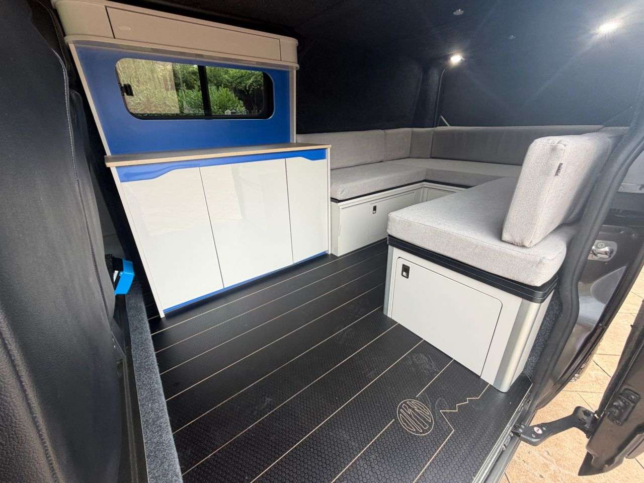 A 2022 FORD TRANSIT CUSTOM 2.0 320 EcoBlue Limited Panel Van 5dr Diesel Auto L2 H1 Euro 6 (s/s) (185 p A 2022 FORD TRANSIT CUSTOM 2.0 320 EcoBlue Limited Panel Van 5dr Diesel Auto L2 H1 Euro 6 (s/s) (185 p