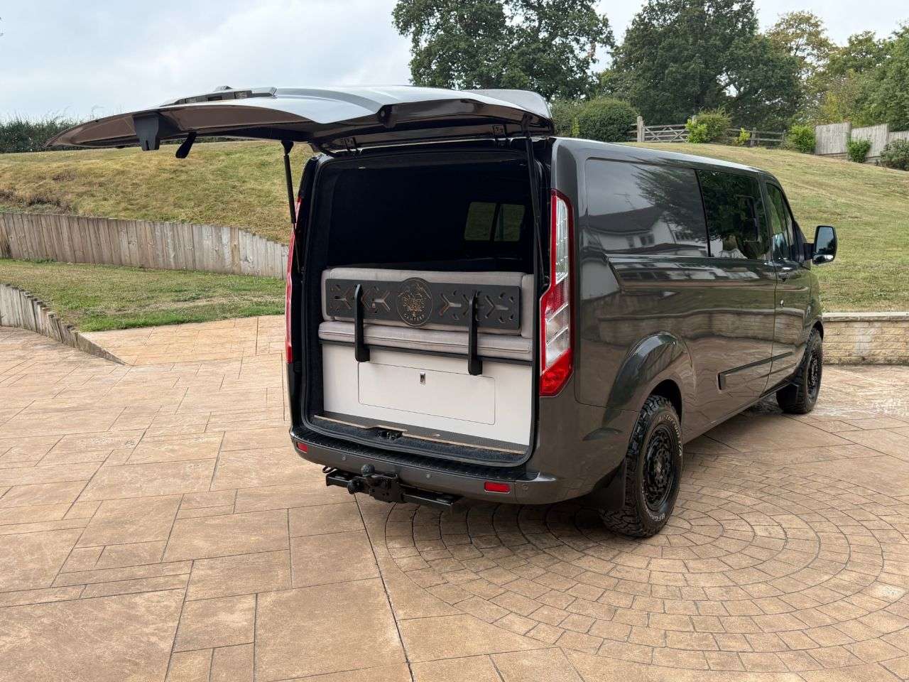 A 2022 FORD TRANSIT CUSTOM 2.0 320 EcoBlue Limited Panel Van 5dr Diesel Auto L2 H1 Euro 6 (s/s) (185 p A 2022 FORD TRANSIT CUSTOM 2.0 320 EcoBlue Limited Panel Van 5dr Diesel Auto L2 H1 Euro 6 (s/s) (185 p