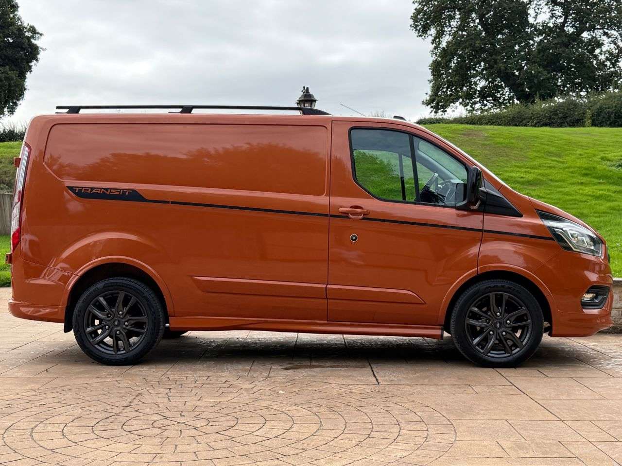 A 2022 FORD TRANSIT CUSTOM 2.0 290 EcoBlue Sport Panel Van 5dr Diesel Auto L1 H1 Euro 6 (s/s) (185 ps) A 2022 FORD TRANSIT CUSTOM 2.0 290 EcoBlue Sport Panel Van 5dr Diesel Auto L1 H1 Euro 6 (s/s) (185 ps)