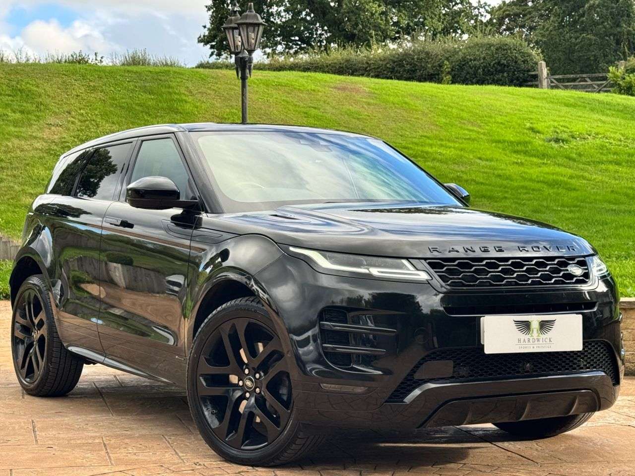 A 2019 LAND ROVER RANGE ROVER EVOQUE 2.0 D240 R-Dynamic HSE SUV 5dr Diesel Auto 4WD Euro 6 (s/s) (240 ps) 1 FORM A 2019 LAND ROVER RANGE ROVER EVOQUE 2.0 D240 R-Dynamic HSE SUV 5dr Diesel Auto 4WD Euro 6 (s/s) (240 ps) 1 FORM