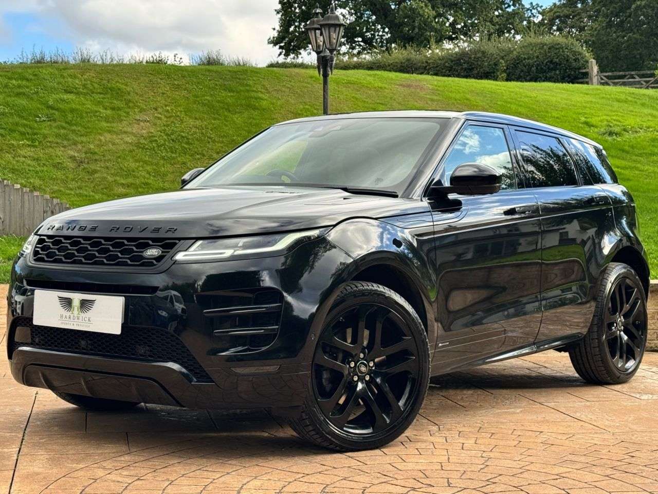A 2019 LAND ROVER RANGE ROVER EVOQUE 2.0 D240 R-Dynamic HSE SUV 5dr Diesel Auto 4WD Euro 6 (s/s) (240 ps) 1 FORM A 2019 LAND ROVER RANGE ROVER EVOQUE 2.0 D240 R-Dynamic HSE SUV 5dr Diesel Auto 4WD Euro 6 (s/s) (240 ps) 1 FORM