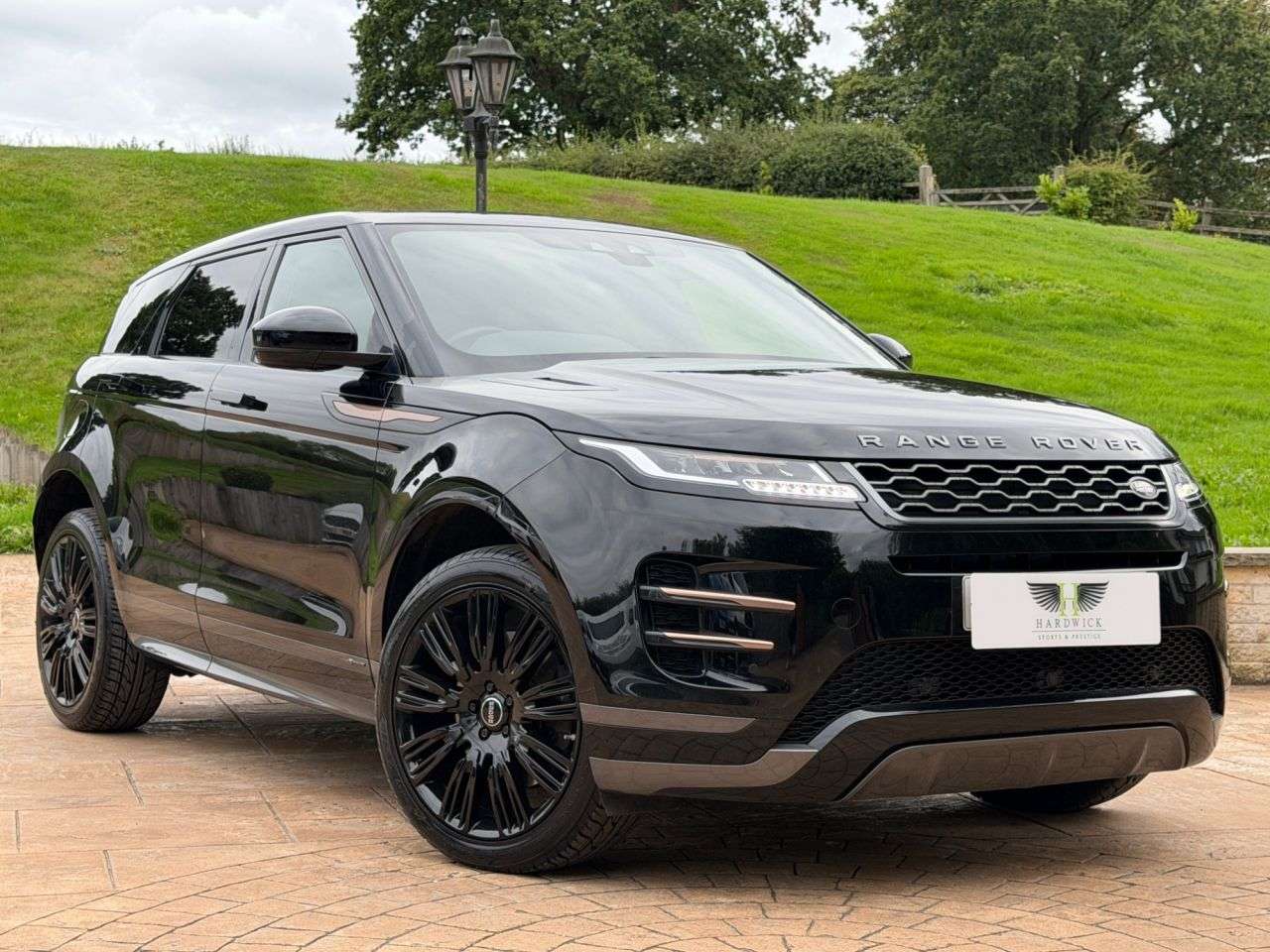 A 2019 LAND ROVER RANGE ROVER EVOQUE 2.0 D150 R-Dynamic S SUV 5dr Diesel Auto 4WD Euro 6 (s/s) (150 ps) SERVICED A 2019 LAND ROVER RANGE ROVER EVOQUE 2.0 D150 R-Dynamic S SUV 5dr Diesel Auto 4WD Euro 6 (s/s) (150 ps) SERVICED
